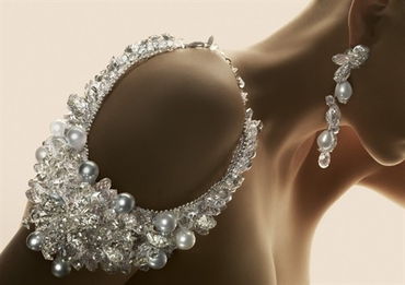 璀璨流光，映照不凡——尊享顶级珠宝的永恒魅力